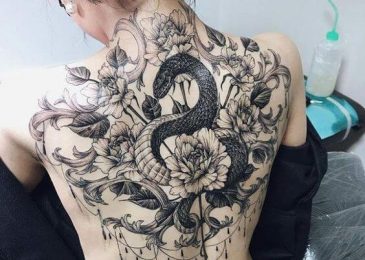 Hình xăm rắn và hoa ở toàn bộ lưng cho nữ
